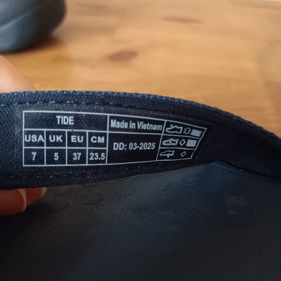 Vionic Tide Toe Post Women's Orthotic Sandals, Patent Leather Navy, Size US 7M - Picture 7 of 10